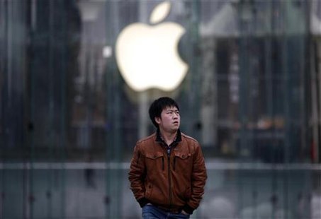 A man walks past an Apple store in Pudong, the financial district of Shanghai February 29, 2012. REUTERS/Carlos Barria A man walks past an Apple store in Pudong, the financial district of Shanghai February 29, 2012. REUTERS/Carlos Barria