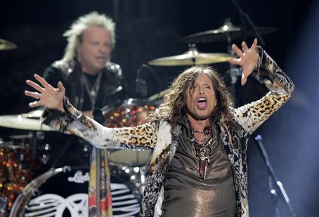 Steven Tyler of Aerosmith perfoms during the 11th season finale of "American Idol" in Los Angeles, California, May 23, 2012. REUTERS/Mario A Steven Tyler of Aerosmith perfoms during the 11th season finale of "American Idol" in Los Angeles, California, May 23, 2012. REUTERS/Mario A