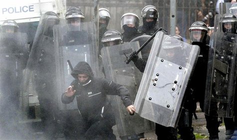 Nationalist youths clash with riot police after trouble erupted in the Ardoyne area of North Belfast, Northern Ireland July 12, 2012. REUTER Nationalist youths clash with riot police after trouble erupted in the Ardoyne area of North Belfast, Northern Ireland July 12, 2012. REUTER