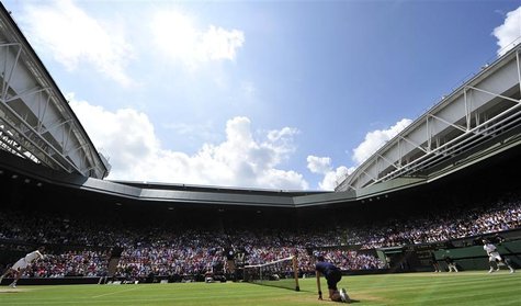 Andy Murray of Britain serves to Roger Federer of Switzerland in their men's singles final tennis match at the Wimbledon Tennis Championship Andy Murray of Britain serves to Roger Federer of Switzerland in their men's singles final tennis match at the Wimbledon Tennis Championship