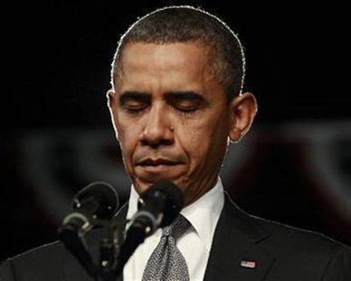 U.S. President Barack Obama during a moment of silence for the shootings in Colorado at an event in Fort Myers, Florida July 20, 2012. REUTERS/Kevin Lamarque U.S. President Barack Obama during a moment of silence for the shootings in Colorado at an event in Fort Myers, Florida July 20, 2012. REUTERS/Kevin Lamarque