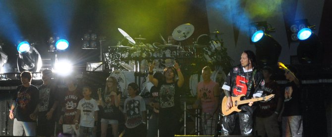 Kids up on stage...the next generation of metal
