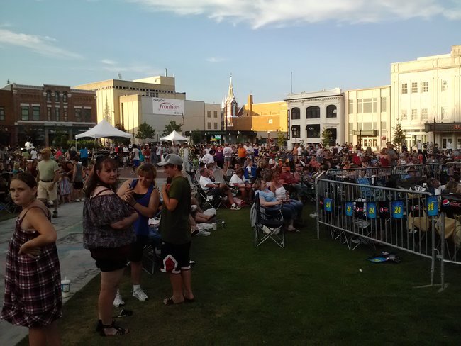 Wait ... Here here comes Josh Gracin!