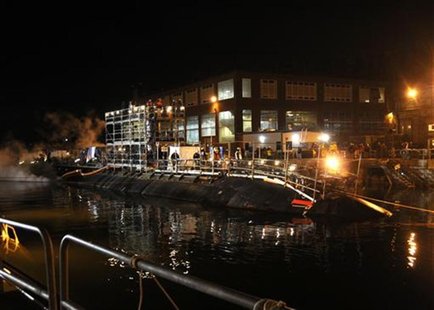 The Los Angeles-class attack submarine USS Miami (SSN 755) enters dry dock to begin an engineered overhaul at Portsmouth Naval Shipyard in t The Los Angeles-class attack submarine USS Miami (SSN 755) enters dry dock to begin an engineered overhaul at Portsmouth Naval Shipyard in t