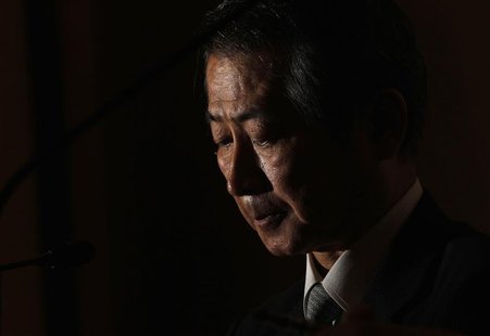 Nomura Holdings Inc Chief Executive Kenichi Watanabe attends a news conference at the company's headquarters in Tokyo in this June 29, 2012 Nomura Holdings Inc Chief Executive Kenichi Watanabe attends a news conference at the company's headquarters in Tokyo in this June 29, 2012