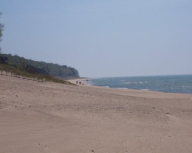 Oval Beach in Saugatuck (photo courtesy lakemichiganbeachtowns.com) Oval Beach in Saugatuck (photo courtesy lakemichiganbeachtowns.com)