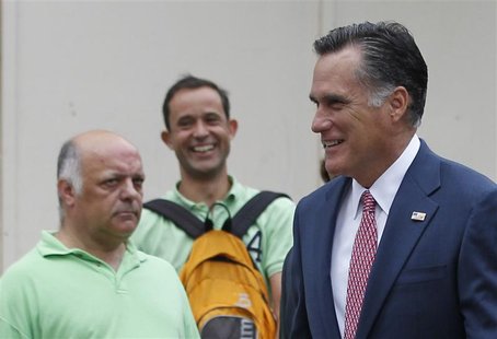 Republican Presidential candidate Mitt Romney is recognized by pedestrians at Grosvenor Place in London, July 27, 2012, as he was forced by Republican Presidential candidate Mitt Romney is recognized by pedestrians at Grosvenor Place in London, July 27, 2012, as he was forced by