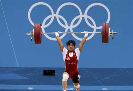 Kazakhstan's Zulfiya Chinshanlo lifts to set new clean and jerk World record and total Olympic record on the women's 53Kg Group A weightlift Kazakhstan's Zulfiya Chinshanlo lifts to set new clean and jerk World record and total Olympic record on the women's 53Kg Group A weightlift