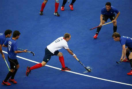 Britain's Daniel Fox (C) dribbles surrounded by Argentina's players during their men's Group A hockey match at the London 2012 Olympic Games Britain's Daniel Fox (C) dribbles surrounded by Argentina's players during their men's Group A hockey match at the London 2012 Olympic Games