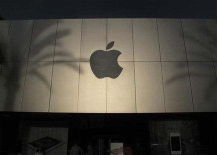 An Apple retail store is seen in Carlsbad, California April 6, 2012. REUTERS/Mike Blake An Apple retail store is seen in Carlsbad, California April 6, 2012. REUTERS/Mike Blake