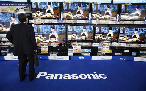 A man looks at Panasonic Corp's Viera televisions displayed at an electronic store in Tokyo June 27, 2012. REUTERS/Yuriko Nakao A man looks at Panasonic Corp's Viera televisions displayed at an electronic store in Tokyo June 27, 2012. REUTERS/Yuriko Nakao