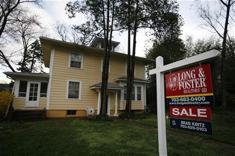 A house for sale is pictured in Alexandria, Virginia in this March 22, 2010 file photo. REUTERS/Molly Riley/Files A house for sale is pictured in Alexandria, Virginia in this March 22, 2010 file photo. REUTERS/Molly Riley/Files