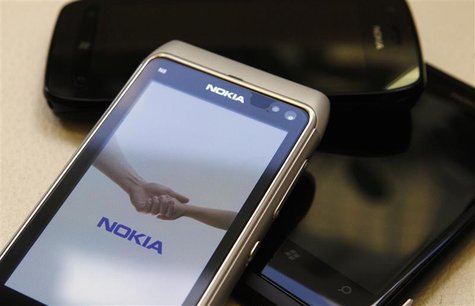Nokia phones are displayed in a shop in Riga July 18, 2012. REUTERS/Ints Kalnins Nokia phones are displayed in a shop in Riga July 18, 2012. REUTERS/Ints Kalnins