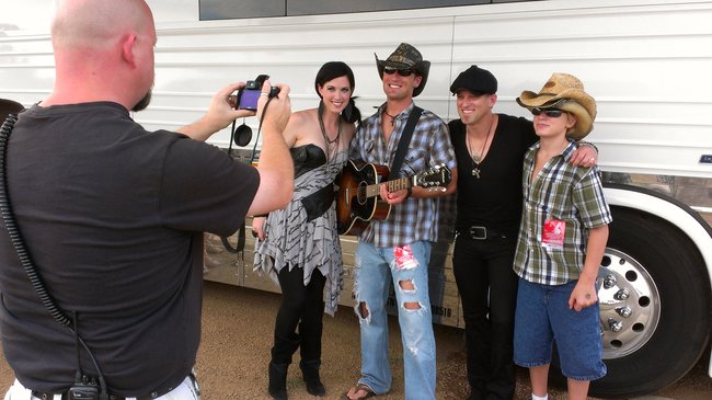 Travis and his son met Thompson Square