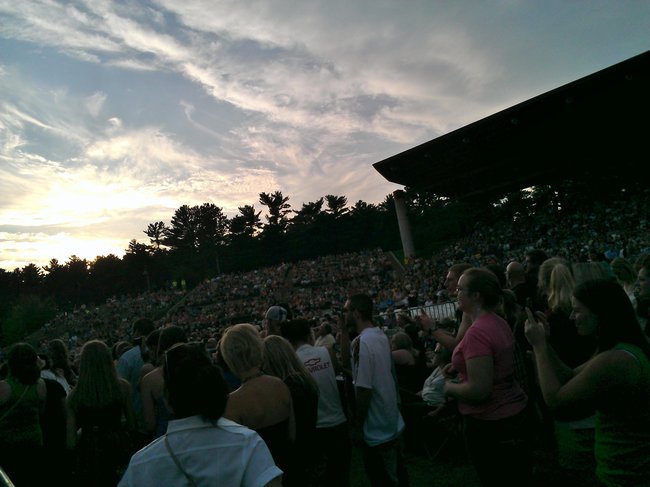 Thompson Square Crowd