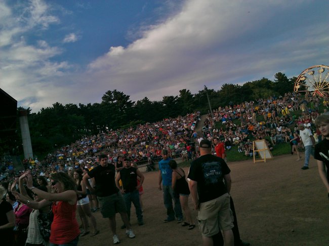 Thompson Square Crowd