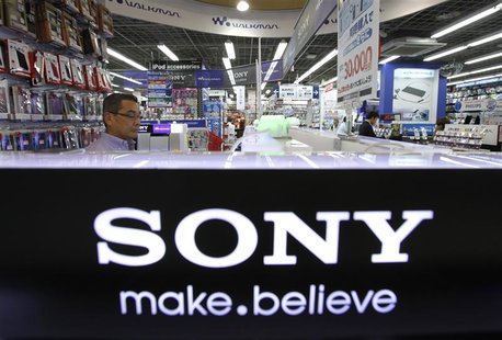 A man looks at Sony Corp's products displayed at an electronics store in Tokyo August 2, 2012. REUTERS/Yuriko Nakao A man looks at Sony Corp's products displayed at an electronics store in Tokyo August 2, 2012. REUTERS/Yuriko Nakao