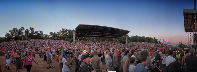 Great Crowd for REO!!