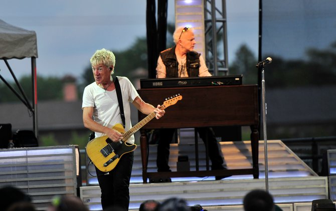 Kevin seeing more family members in the crowd probably..he's got a bunch in Wisconsin!