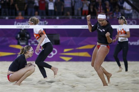 Misty May-Treanor (2nd R) and Kerri Walsh (L) of the U.S. celebrate victory against Netherlands' Marleen van Iersel (R) and Sanne Keizer dur Misty May-Treanor (2nd R) and Kerri Walsh (L) of the U.S. celebrate victory against Netherlands' Marleen van Iersel (R) and Sanne Keizer dur