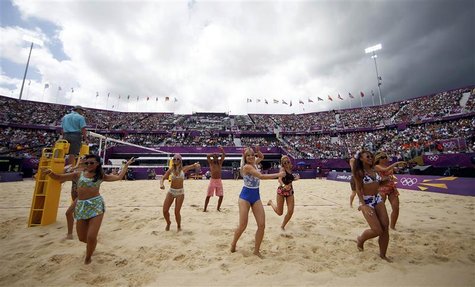 Dancers perform during an interval at Horse Guards Parade during the London 2012 Olympic Games August 4, 2012. REUTERS/Marcelo del Pozo Dancers perform during an interval at Horse Guards Parade during the London 2012 Olympic Games August 4, 2012. REUTERS/Marcelo del Pozo