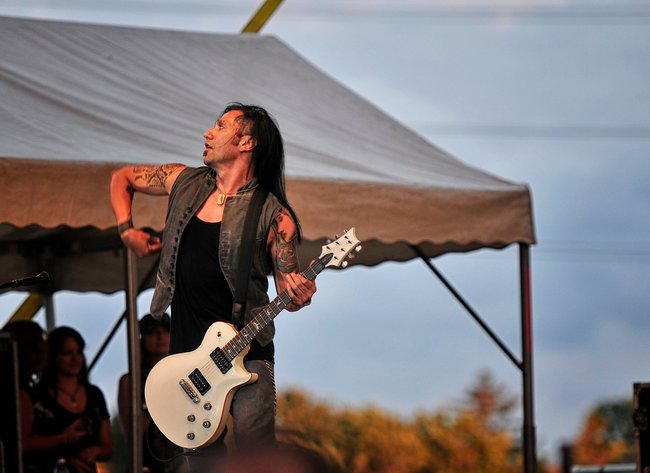 Bounce the pick, catch it...nothin' but rock!