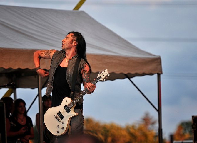 Bounce the pick, catch it...nothin' but rock!