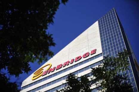 The Enbridge Tower is pictured on Jasper Avenue in Edmonton August 4, 2012. REUTERS/Dan Riedlhuber The Enbridge Tower is pictured on Jasper Avenue in Edmonton August 4, 2012. REUTERS/Dan Riedlhuber