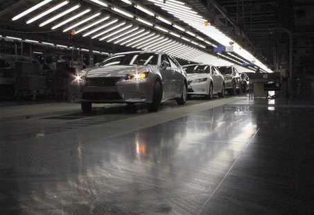 The new Lexus 2013 ES vehicles undergo inspection at a Toyota plant in Miyawaka, southern Japan July 6, 2012. REUTERS/Yoko Kubota The new Lexus 2013 ES vehicles undergo inspection at a Toyota plant in Miyawaka, southern Japan July 6, 2012. REUTERS/Yoko Kubota