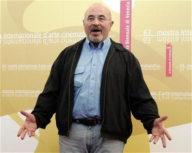 Actor Bob Hoskins attends a photocall in Venice August 31, 2006. Hoskins stars in director Allen Coulter's latest movie "Hollywoodland", whi Actor Bob Hoskins attends a photocall in Venice August 31, 2006. Hoskins stars in director Allen Coulter's latest movie "Hollywoodland", whi