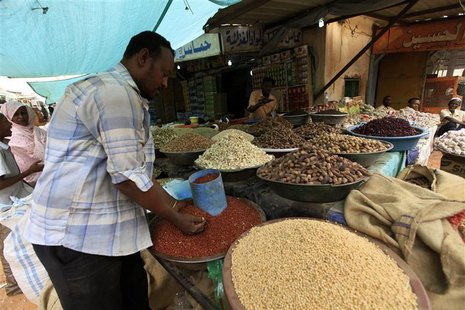A man looks at food at Khartoum's central food market July 18, 2012. REUTERS/ Mohamed Nureldin Abdallah A man looks at food at Khartoum's central food market July 18, 2012. REUTERS/ Mohamed Nureldin Abdallah