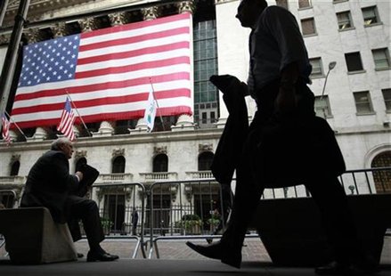 Morning commuters are seen outside the New York Stock Exchange, July 30, 2012. REUTERS/Brendan McDermid Morning commuters are seen outside the New York Stock Exchange, July 30, 2012. REUTERS/Brendan McDermid