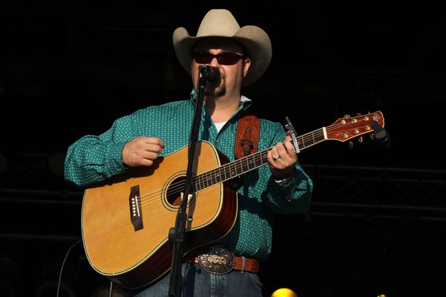 Darryl Singletary Friday 8 10 2012 @ Fuddfest in Deerbrook, WI