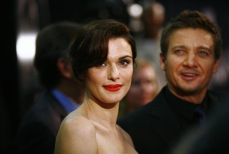 Cast members Rachel Weisz (L) and Jeremy Renner attend the premiere of the film "The Bourne Legacy" in New York July 30, 2012. REUTERS/Eric Cast members Rachel Weisz (L) and Jeremy Renner attend the premiere of the film "The Bourne Legacy" in New York July 30, 2012. REUTERS/Eric