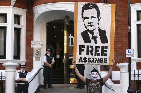 A protestor holds a poster of Wikileaks founder Julian Assange outside Ecuador's embassy in London August 17, 2012. REUTERS/Neil Hall A protestor holds a poster of Wikileaks founder Julian Assange outside Ecuador's embassy in London August 17, 2012. REUTERS/Neil Hall