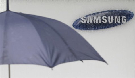 The logo of Samsung Electronics is seen at the company's headquarters in Seoul July 6, 2012. REUTERS/Lee Jae-Won The logo of Samsung Electronics is seen at the company's headquarters in Seoul July 6, 2012. REUTERS/Lee Jae-Won