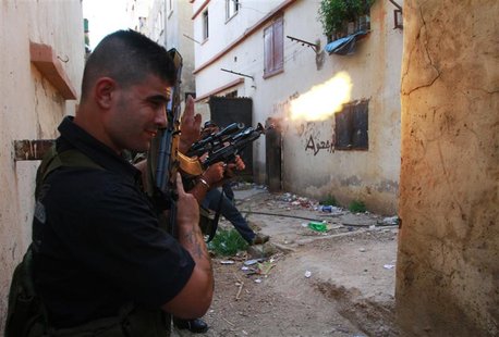 Sunni Muslim gunmen fire their weapons at the Sunni Muslim dominant neighbourhood of Bab al-Tebbaneh in Tripoli, northern Lebanon, during cl Sunni Muslim gunmen fire their weapons at the Sunni Muslim dominant neighbourhood of Bab al-Tebbaneh in Tripoli, northern Lebanon, during cl