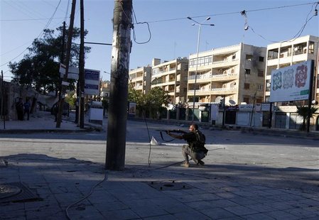 A Member of the Free Syrian Army fires during clashes with Syrian Army soldiers in Aleppo's Saif al-Dawla district, August 20, 2012. REUTERS A Member of the Free Syrian Army fires during clashes with Syrian Army soldiers in Aleppo's Saif al-Dawla district, August 20, 2012. REUTERS
