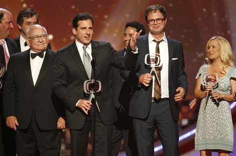 Presenter Ed Asner (L) looks on as the ensemble cast of the TV series "The Office" (2nd L-R) Steve Carrell, Oscar Nunez, Rainn Wilson and An Presenter Ed Asner (L) looks on as the ensemble cast of the TV series "The Office" (2nd L-R) Steve Carrell, Oscar Nunez, Rainn Wilson and An