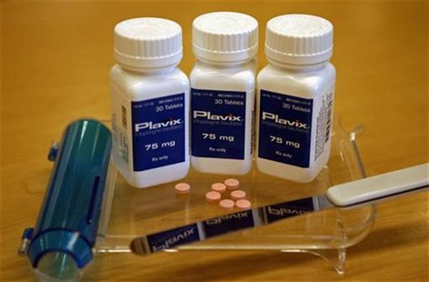 Bottles of Plavix shown on display at a pharmacy in North Aurora, Illinois July 24, 2008. REUTERS/Jeff Haynes Bottles of Plavix shown on display at a pharmacy in North Aurora, Illinois July 24, 2008. REUTERS/Jeff Haynes