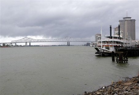 Dark clouds are seen over the Mississippi River as Hurricane Isaac approaches New Orleans, Louisiana, August 28, 2012. REUTERS/Jonathan Bach Dark clouds are seen over the Mississippi River as Hurricane Isaac approaches New Orleans, Louisiana, August 28, 2012. REUTERS/Jonathan Bach