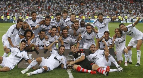 Real Madrid's players celebrate with the trophy after winning their Spanish Super Cup second leg soccer match against Barcelona at the Santi Real Madrid's players celebrate with the trophy after winning their Spanish Super Cup second leg soccer match against Barcelona at the Santi