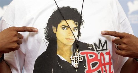 A crucifix is seen over the image of U.S. singer Michael Jackson on U.S. director Spike Lee's t-shirt as he poses during the photocall of th A crucifix is seen over the image of U.S. singer Michael Jackson on U.S. director Spike Lee's t-shirt as he poses during the photocall of th