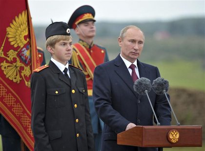 Russian President Valdimir Putin (R) makes a speech during an event to commemorate the 200th anniversary of the Battle of Borodino at the Bo Russian President Valdimir Putin (R) makes a speech during an event to commemorate the 200th anniversary of the Battle of Borodino at the Bo