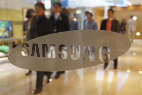 People walk at the main office building of Samsung Electronics in Seoul April 6, 2012. REUTERS/Kim Hong-Ji People walk at the main office building of Samsung Electronics in Seoul April 6, 2012. REUTERS/Kim Hong-Ji