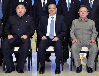 Late North Korean leader Kim Jong-il (R) and his son Kim Jong-un (L) pose for photographs with the visiting Chinese Vice Premier Li Keqiang Late North Korean leader Kim Jong-il (R) and his son Kim Jong-un (L) pose for photographs with the visiting Chinese Vice Premier Li Keqiang