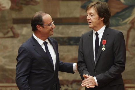 French President Francois Hollande (L) speaks with Paul McCartney during a decoration ceremony at the Elysee Palace in Paris, September 8, 2 French President Francois Hollande (L) speaks with Paul McCartney during a decoration ceremony at the Elysee Palace in Paris, September 8, 2