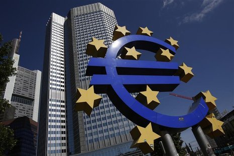 A Euro currency sign is seen in front of the European Central Bank (ECB) headquarters in Frankfurt September 6, 2012. REUTERS/Alex Domanski A Euro currency sign is seen in front of the European Central Bank (ECB) headquarters in Frankfurt September 6, 2012. REUTERS/Alex Domanski