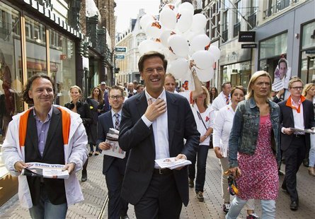 Dutch Prime Minister and Liberal Party leader Mark Rutte (C) hands out flyers in The Hague September 11, 2012. Voting begins for the Dutch g Dutch Prime Minister and Liberal Party leader Mark Rutte (C) hands out flyers in The Hague September 11, 2012. Voting begins for the Dutch g