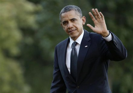U.S. President Barack Obama waves as he returns to the White House in Washington September 13, 2012, after campaigning in Colorado. REUTERS/ U.S. President Barack Obama waves as he returns to the White House in Washington September 13, 2012, after campaigning in Colorado. REUTERS/